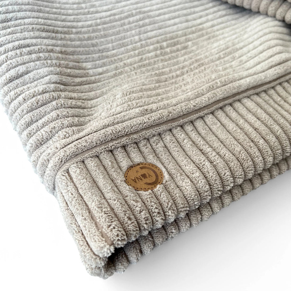 Detailaufnahme Hundeschlafsack aus beigem Breitcord mit Yuna Label