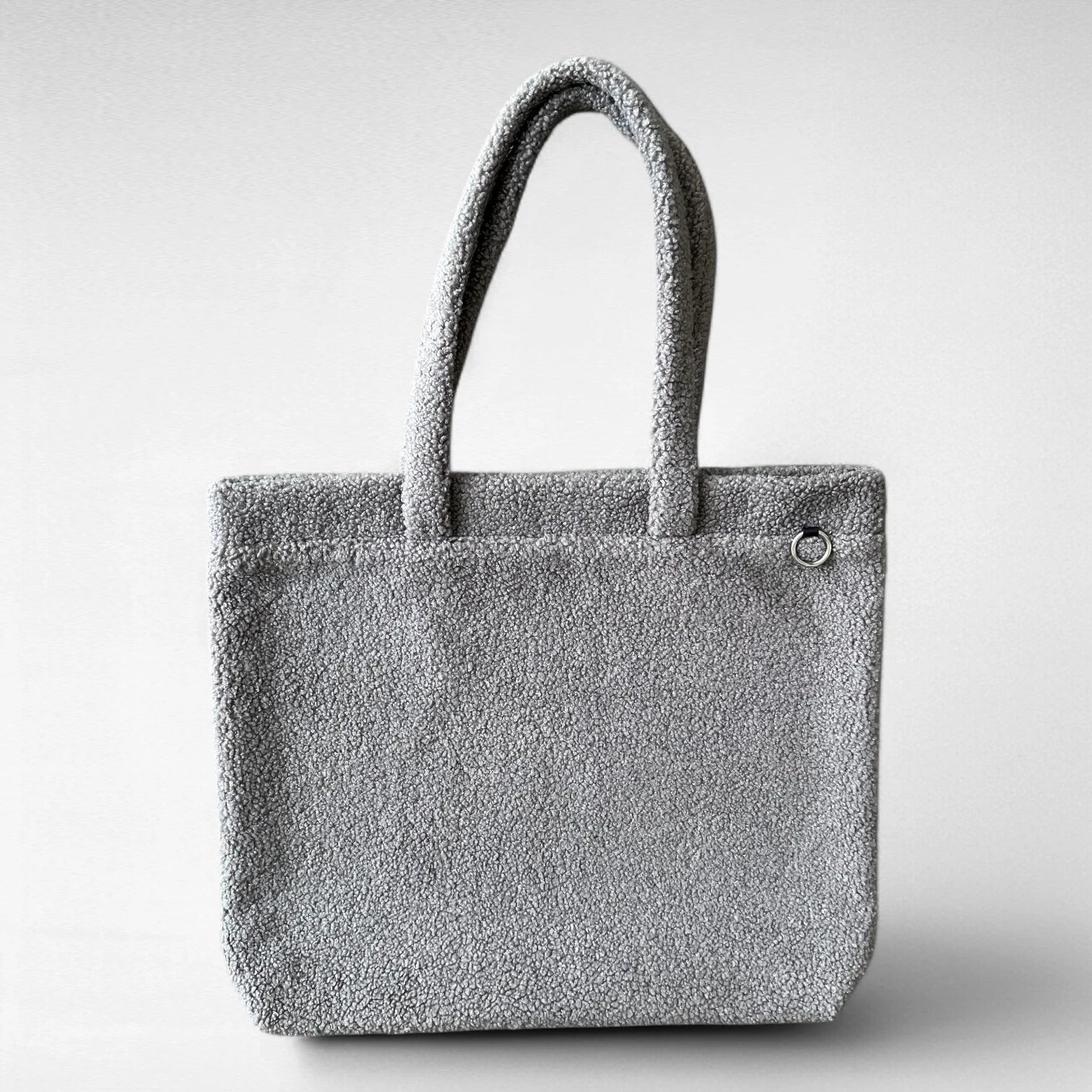 Rechteckiger Teddy Shopper in Farbe grau mit neutralem Hintergrund