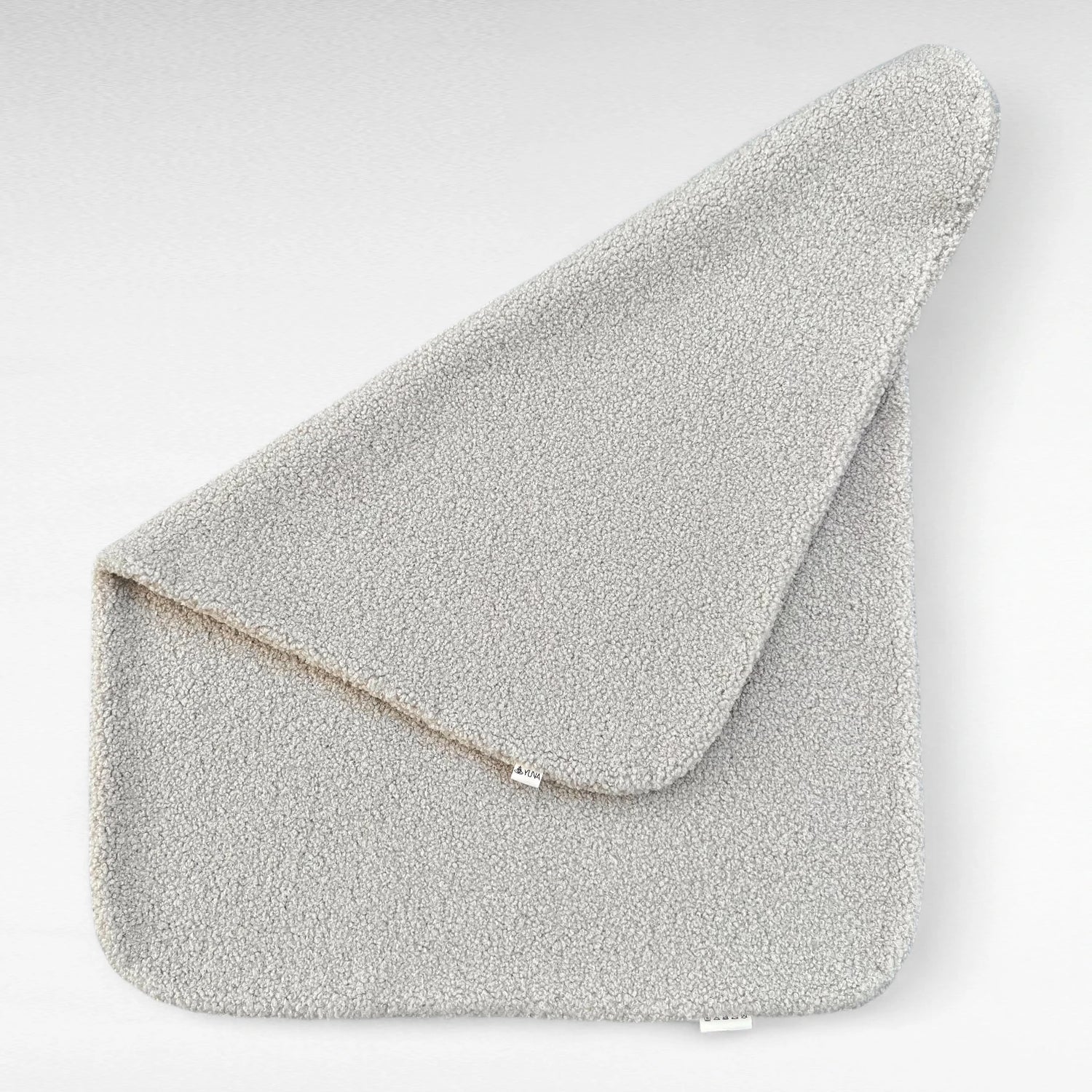 Kuschelig hochwertige Hundedecke aus hochwertigem Boucle Stoff in Farbe  beige beidseitig verwendbar zum Einkuscheln