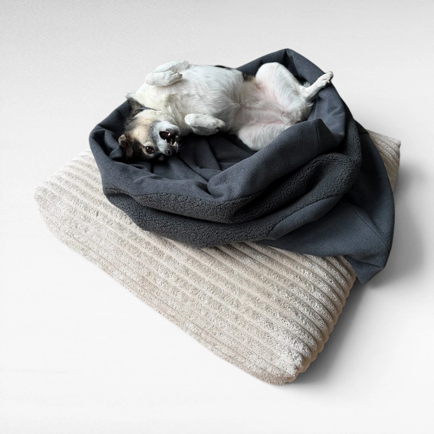 Hundeschlafsack Oha | Calm Waves & Cozy Paws – Made in DE | yuna-store – YUNA