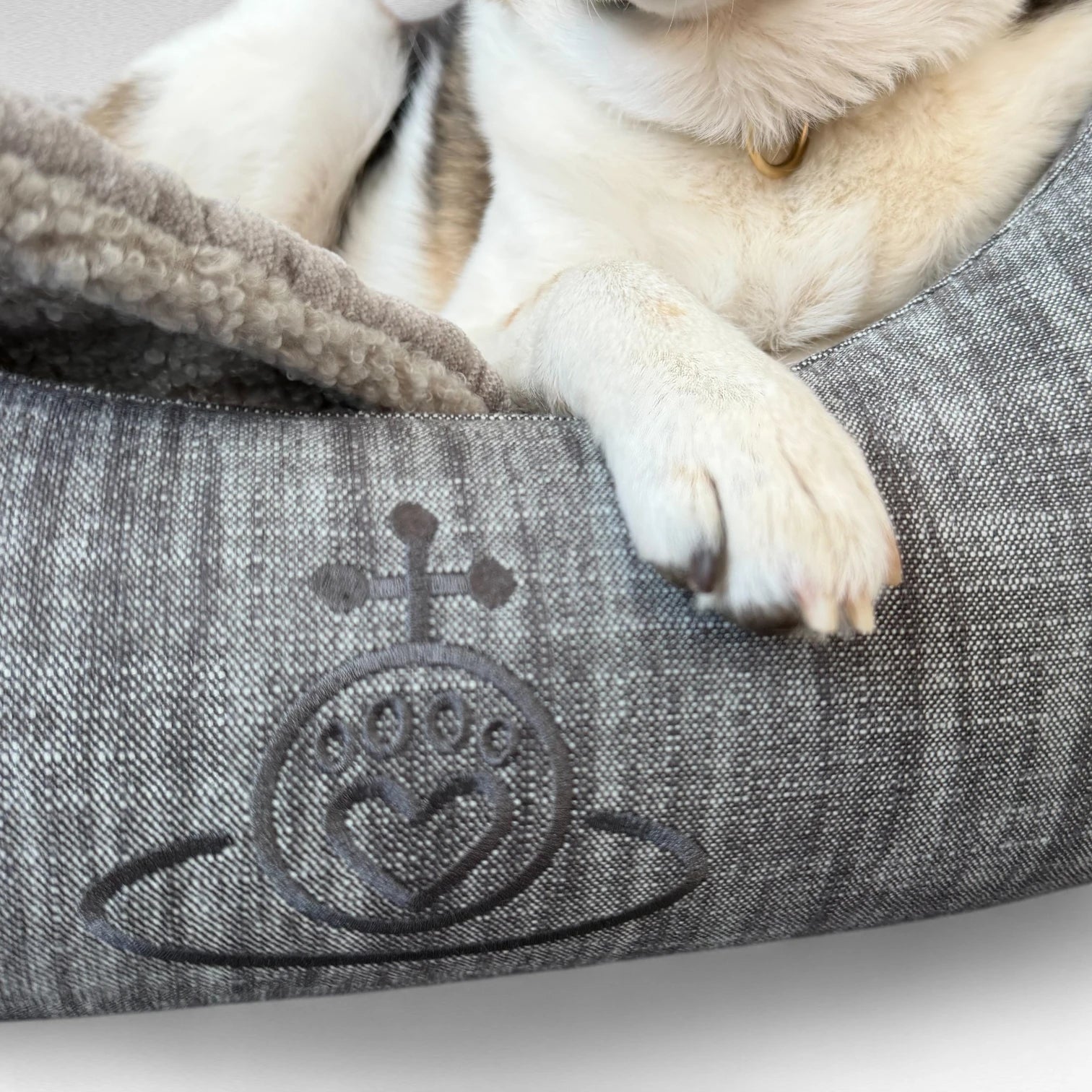 Hundebett Ema | Cozy Cotton Stickerei