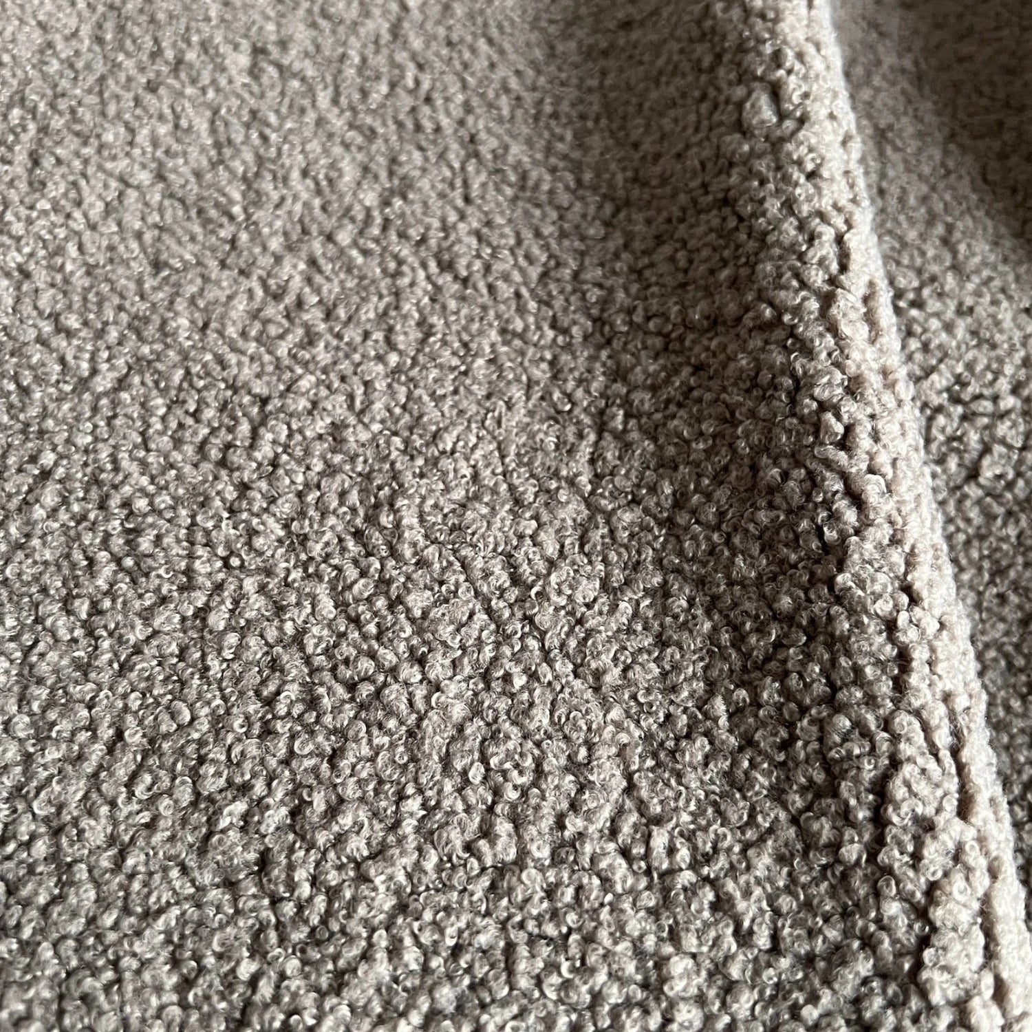 Premium Bouclé Stoff Farbe grau in Nahaufnahme
