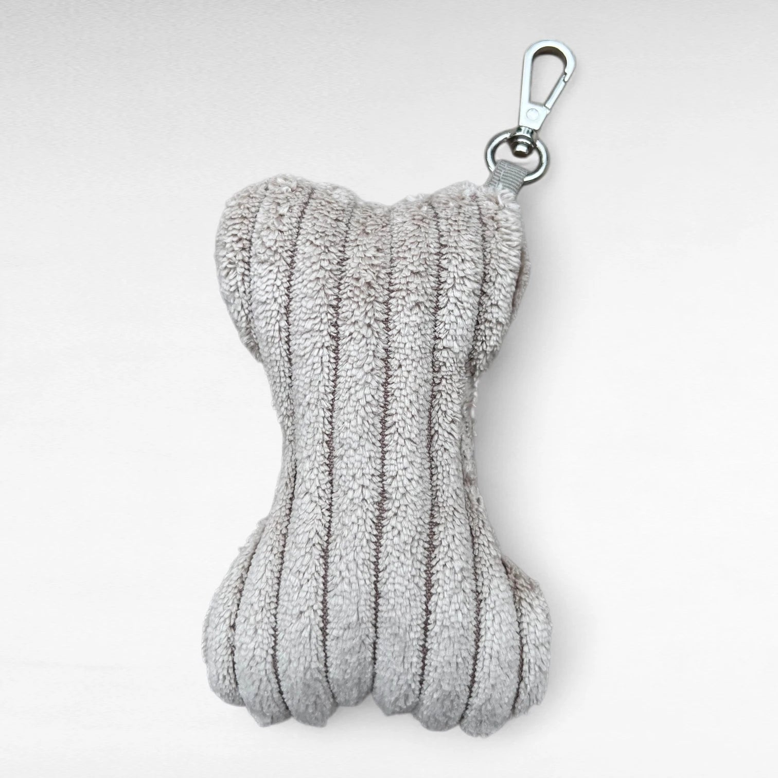 Deko Taschenanhänger in Knochenform aus beigem Breitcord mit kleinem Karabiner