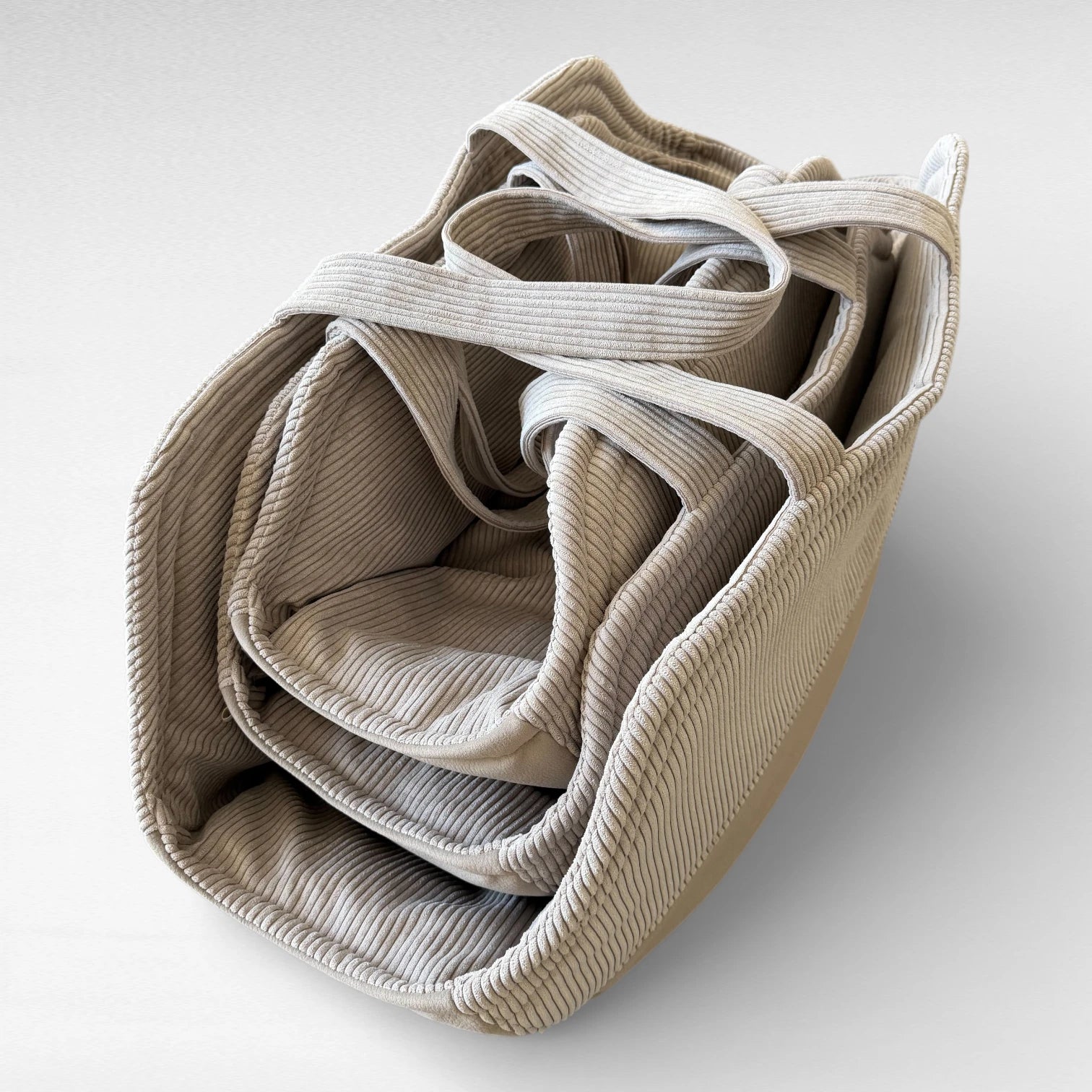 Hundetasche Oki aus Cord mit veganem Nubukleder in 3 verschiedenen Grössen, S,M und L ineinadergeschachtelt.