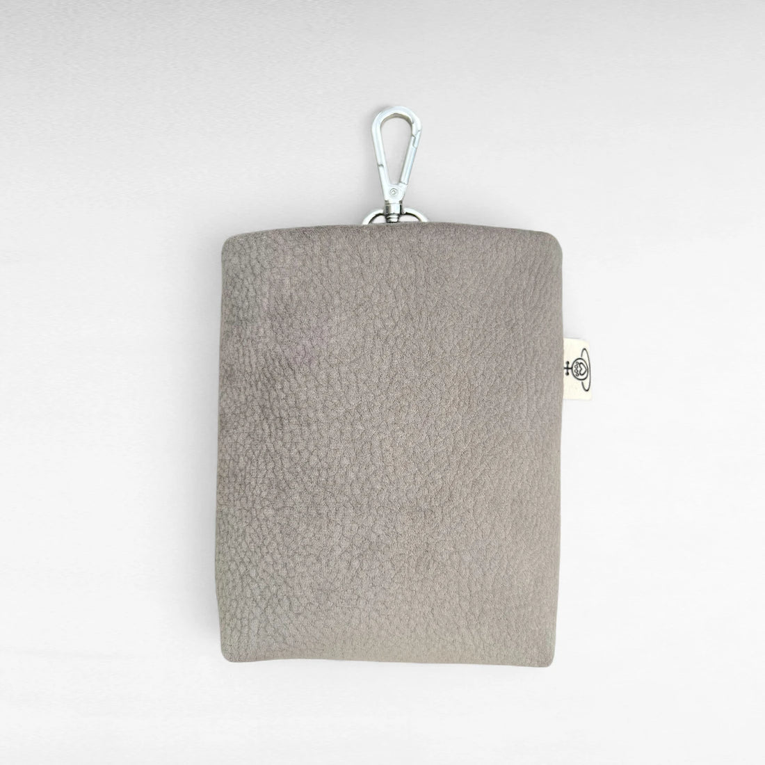 Großer minimalistischer Leckerlibeutel aus  schlammfarbenen wasserabweisendem Nubuklederimitat