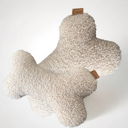 Hundekissen in Knochenform aus Boucléstoff in beige