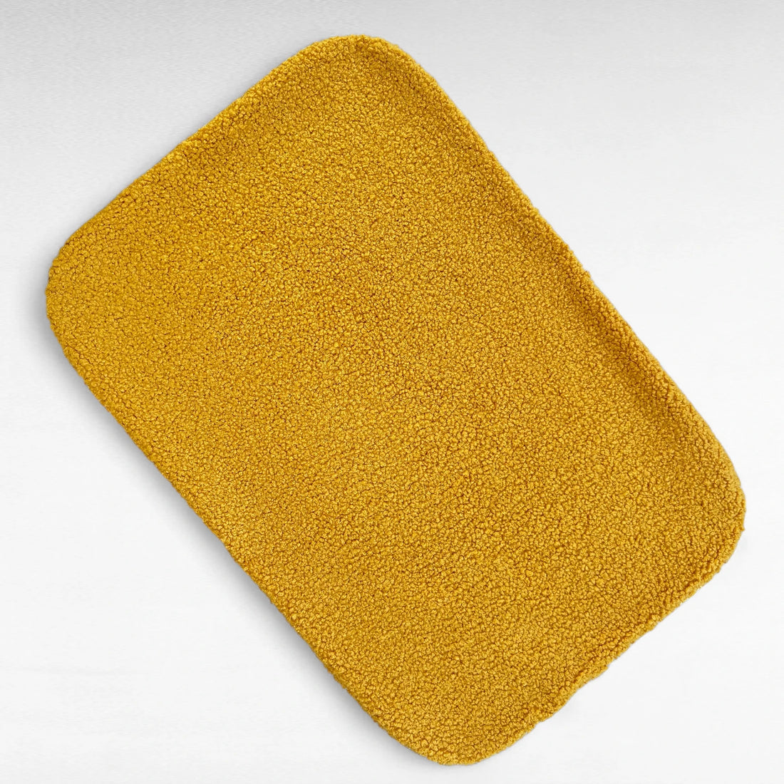 Stilvolle besonders kuschelige rechteckige Hundedecke aus hochwertigem Boucle Stoff in Farbe safran