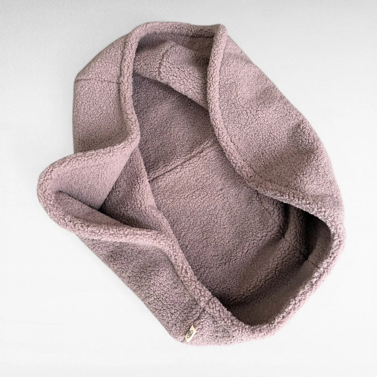 Hundeschlafsack Omu – wendbarer Hundeschlafsack aus Bouclé Teddy – YUNA