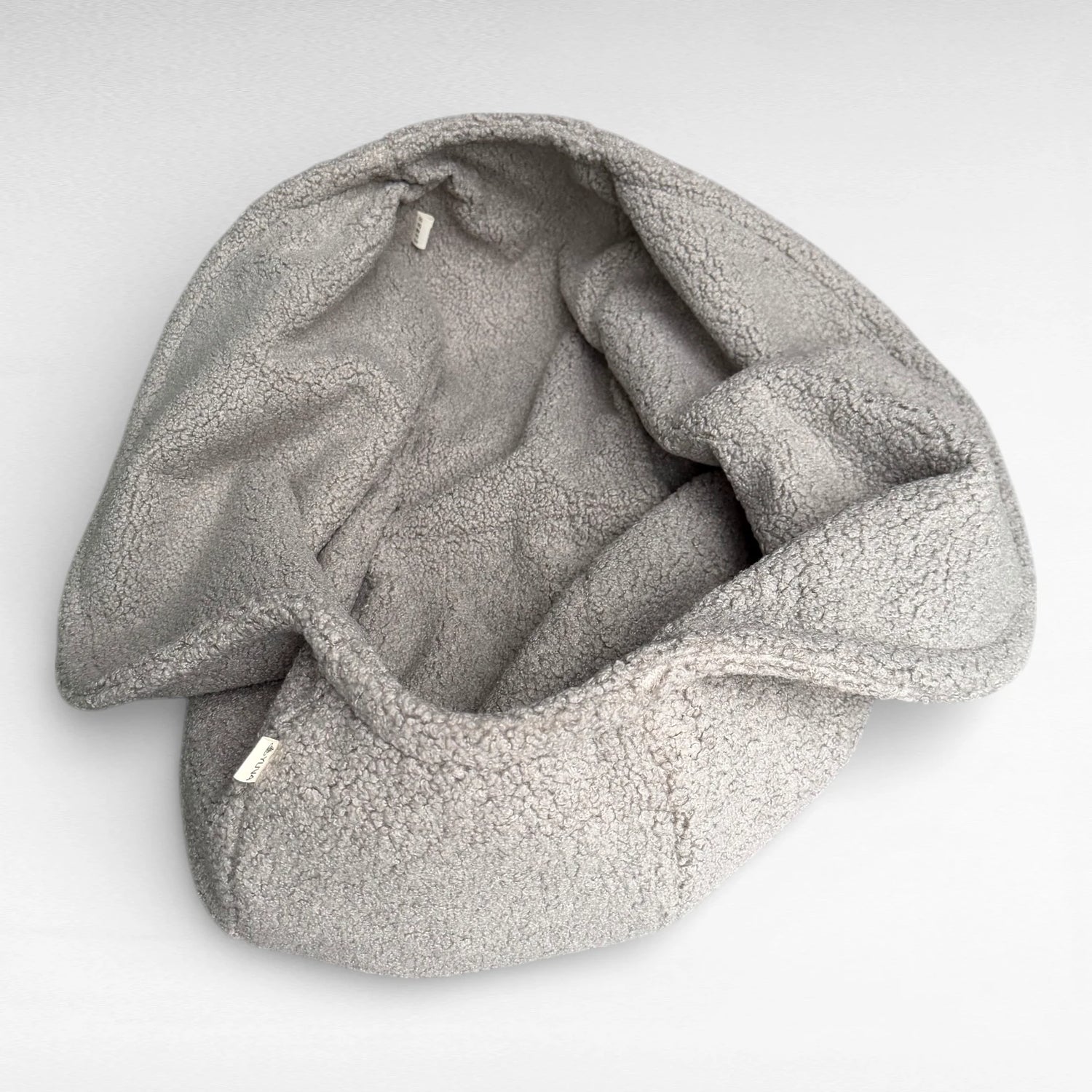 schlafsack teddy plüsch Hundeschlafsack Omu – wendbarer Hundeschlafsack aus Bouclé Teddy – YUNA