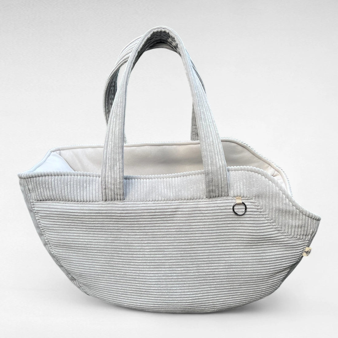 Stilvolle Hundetasche aus hellgrauem Cordstoff mit stabilen Henkeln und weicher Innenpolsterung – Tragetasche für kleine Hunde bis 9 kg