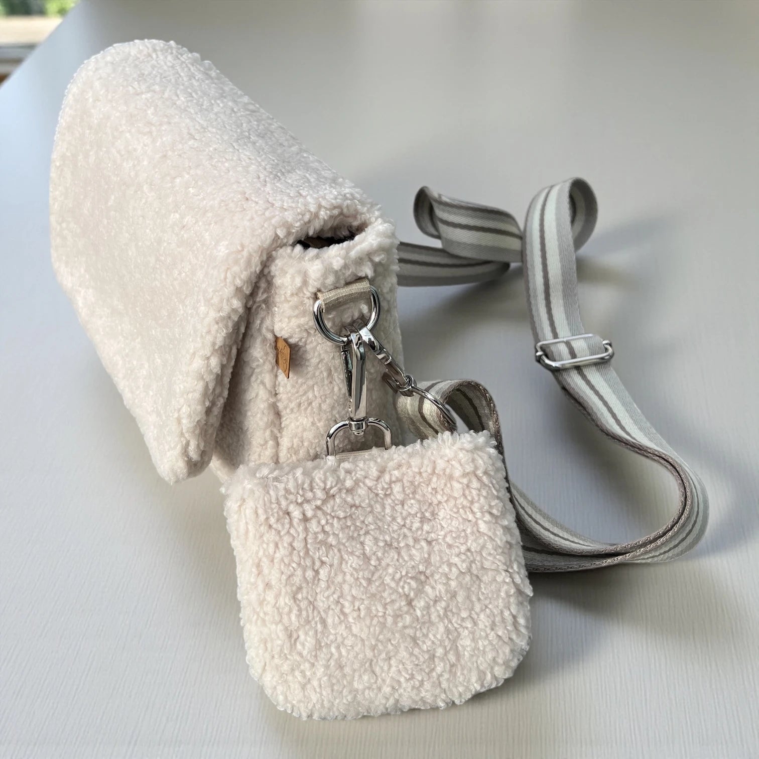 Leckerli/-Kotbeutelspender Toyo | Nordic Teddy