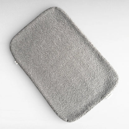 Rechteckige Hundedecke aus flauschigem Bouclé Stoff mit abgerundeten Kanten in grau