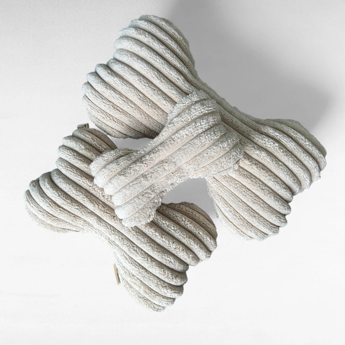 Stilvolles und mega kuscheliges Hundekissen in Knochenform aus utrabreitem Breitcordstoff in 3 Grössen beige