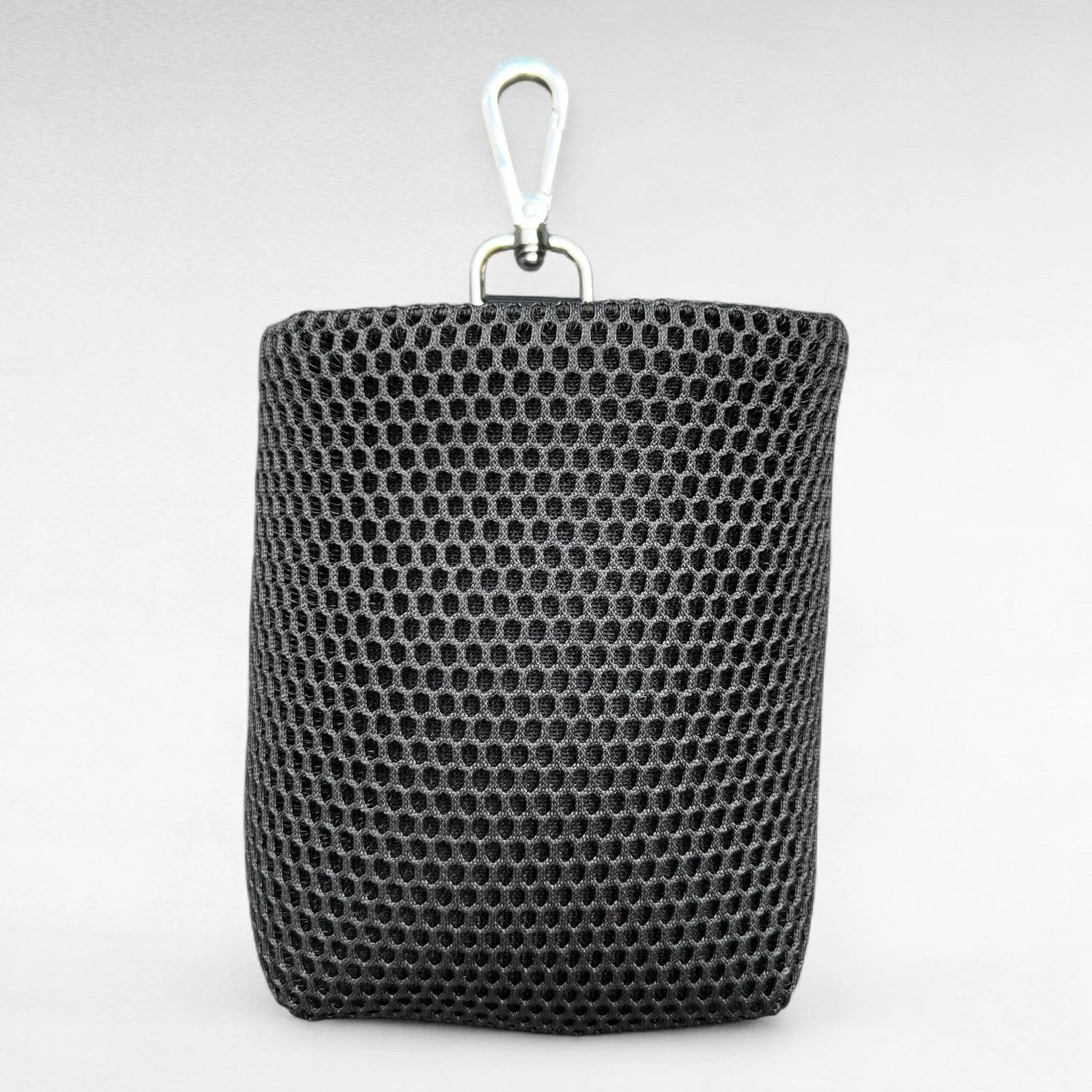 Rechteckiger Leckeribeutel mit Metallkarabiner aus Mesh Material in Farbe schwarz