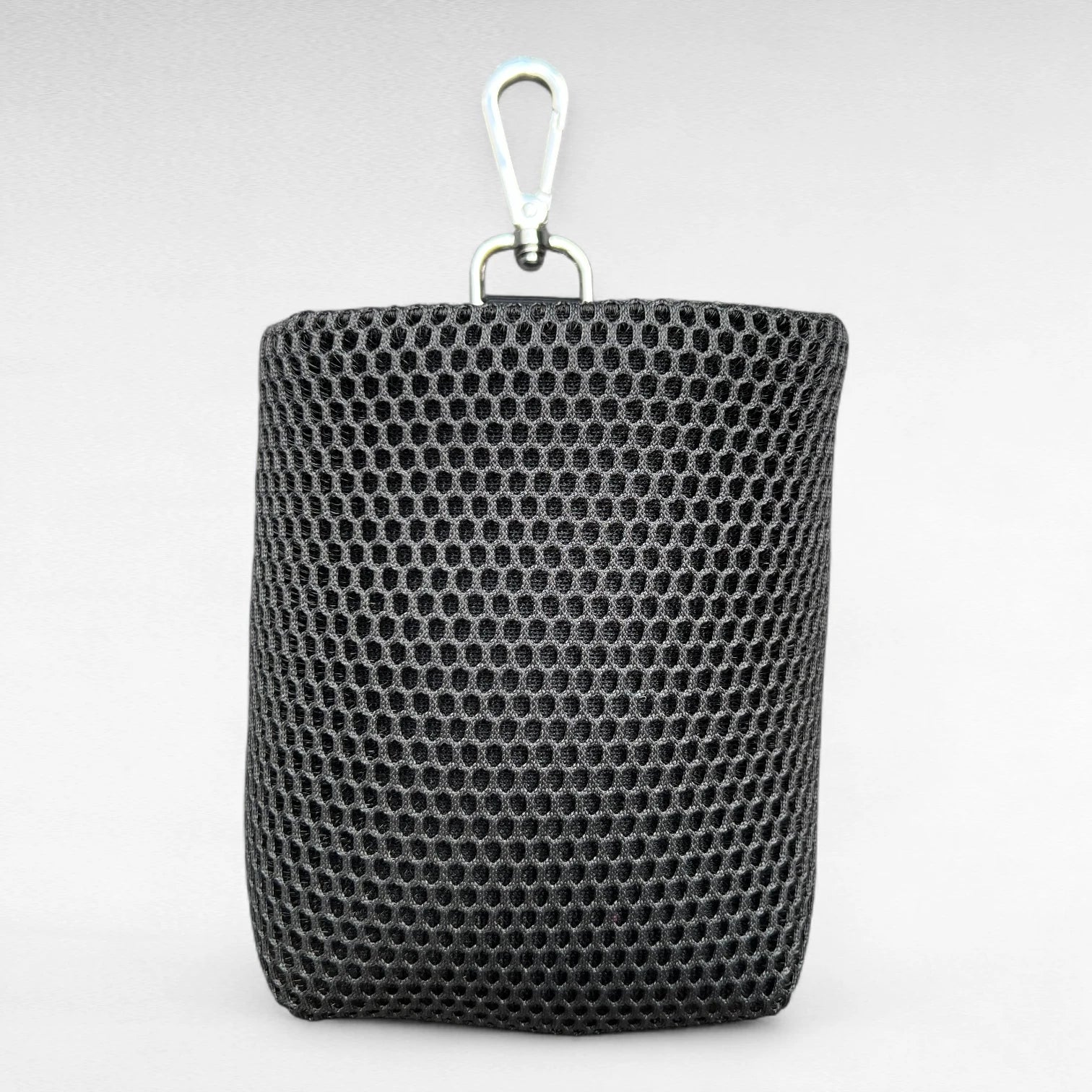 Rechteckiger Leckeribeutel mit Metallkarabiner aus Mesh Material in Farbe schwarz